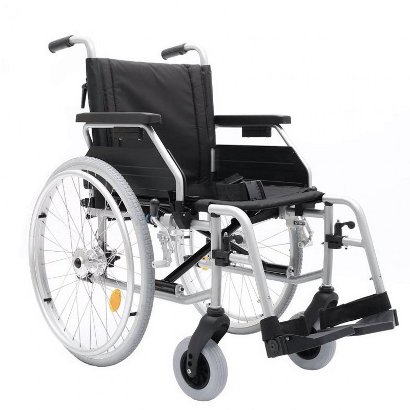 Кресло-коляска Dietz для инвалидов Tomtar MR-LG с пневматическими колесами.